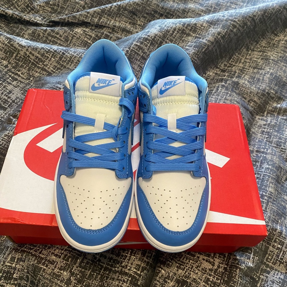 SCHOOL DEAL !! Nike Dunks “UNC ” Lows
